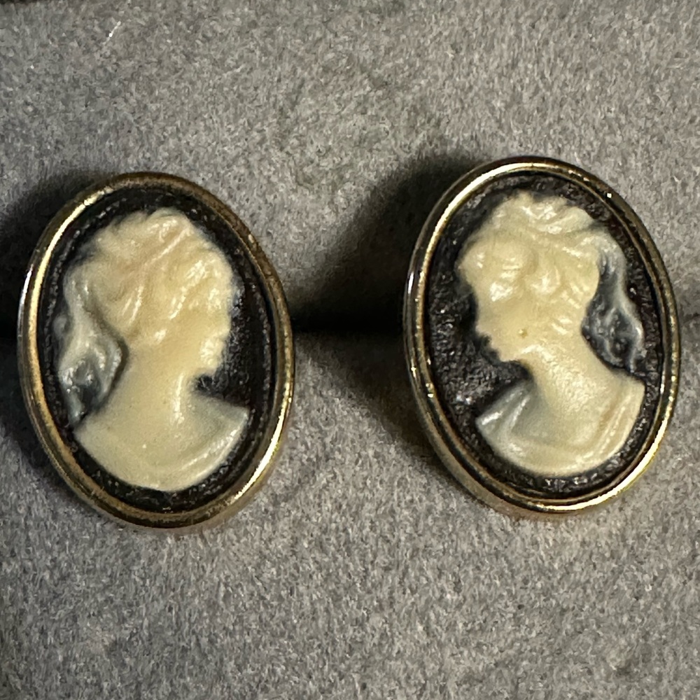 Vintage Ivory & Gold Tone Cameo Earrings